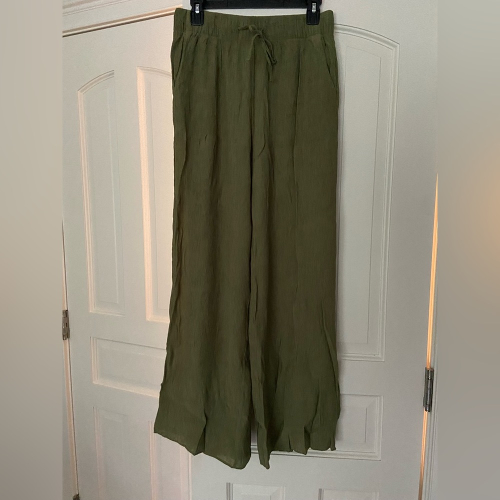 Abercrombie & Finch | Olive Green | Crinkle Textured Pull-On Wide Leg Pant